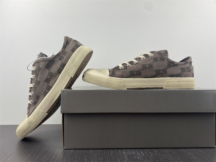 Ba*len*cia*ga sneaker