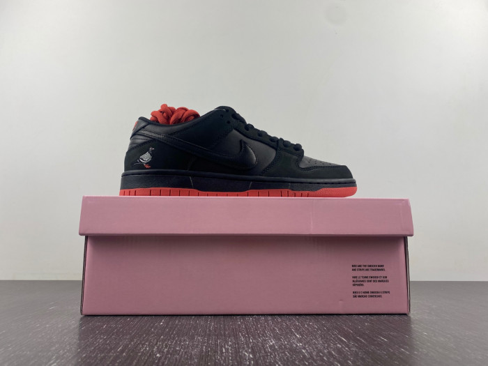 nike sb dunk low black pigeon 883232-008