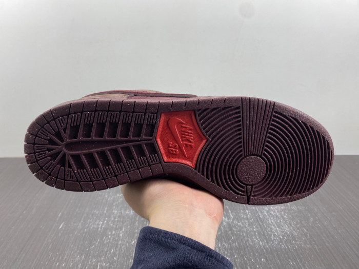 nike sb dunk low “valentine’s day” fn0619-600