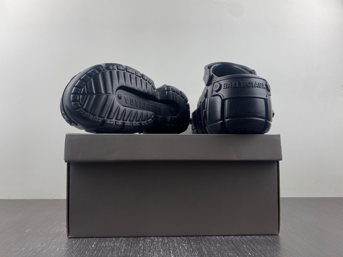 balenciag* sandal bs28