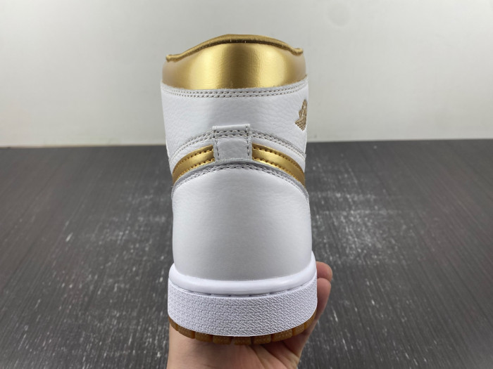 air jordan 1 retro high og metallic gold fd2596-107