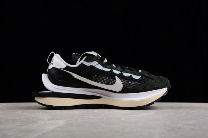 nike vaporwaffle sacai black white cv1363-001