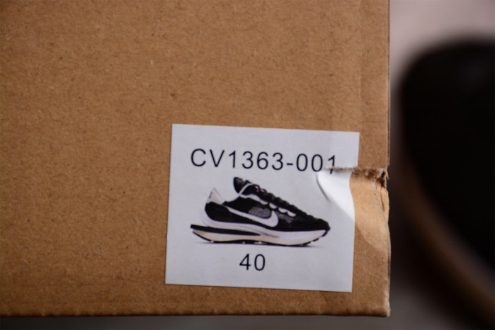 nike vaporwaffle sacai black white cv1363-001