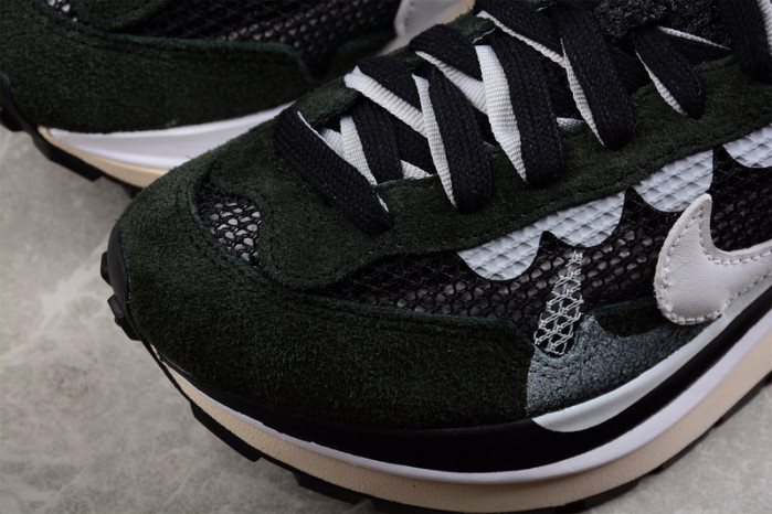 nike vaporwaffle sacai black white cv1363-001