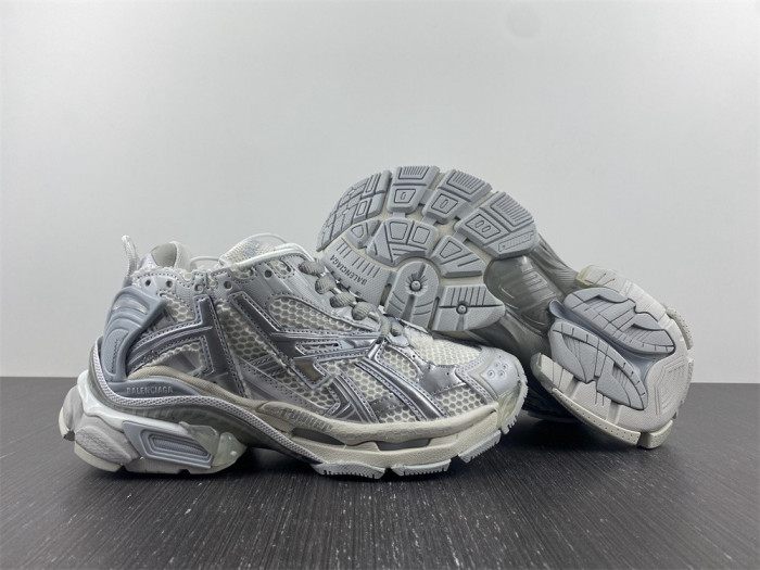 Ba1en*iaga runner 8000018