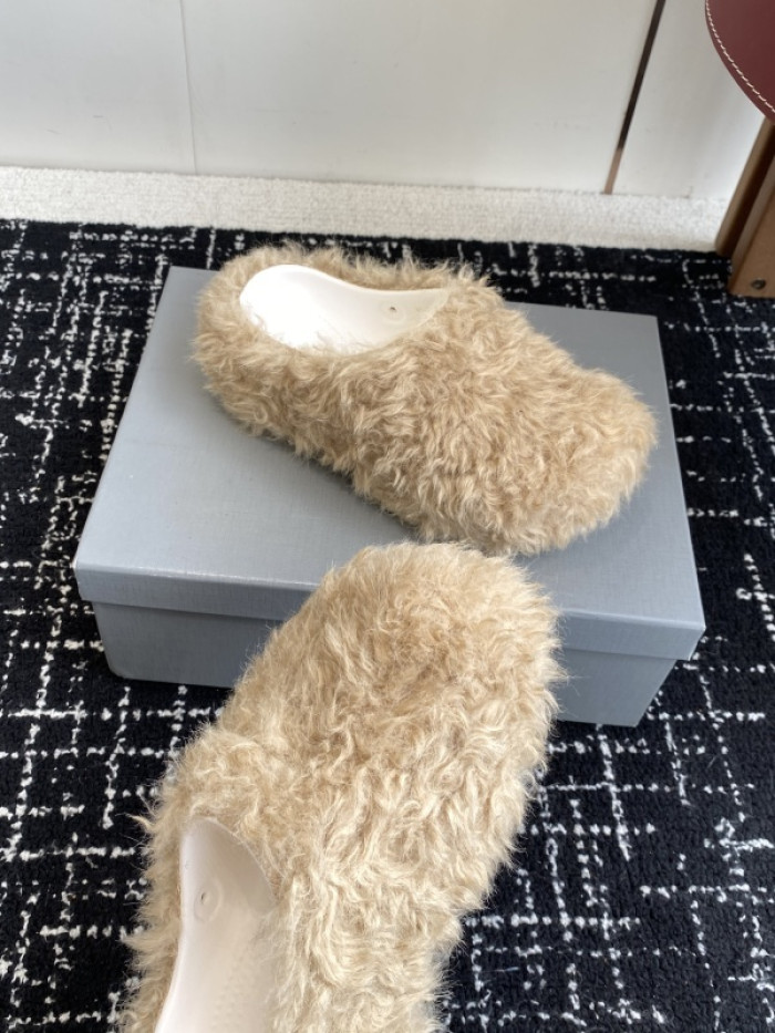 Balenciag* Sandal BS109