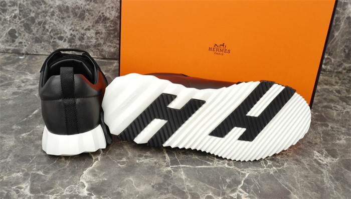 H**me5 snekaers hm002