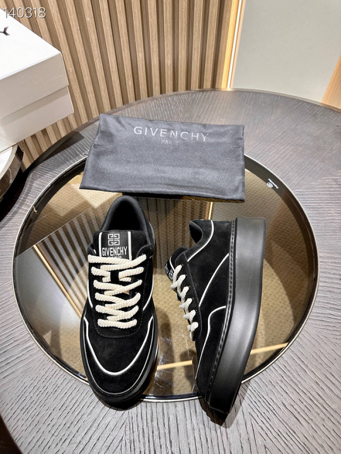 Givenchy Sneakers 660019