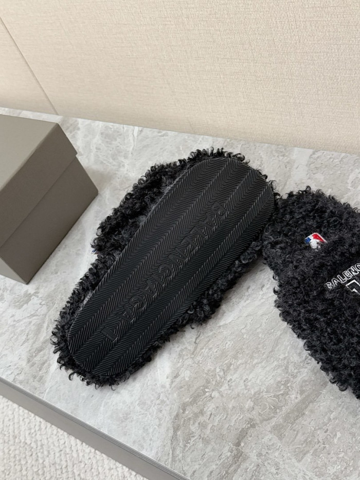 Balenciag* Sandal BS115