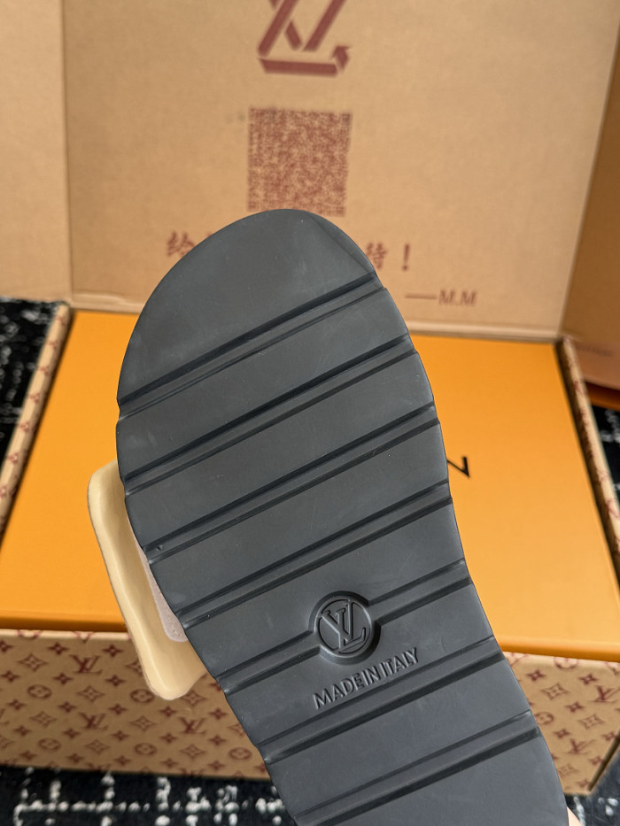 L&V sandal 266