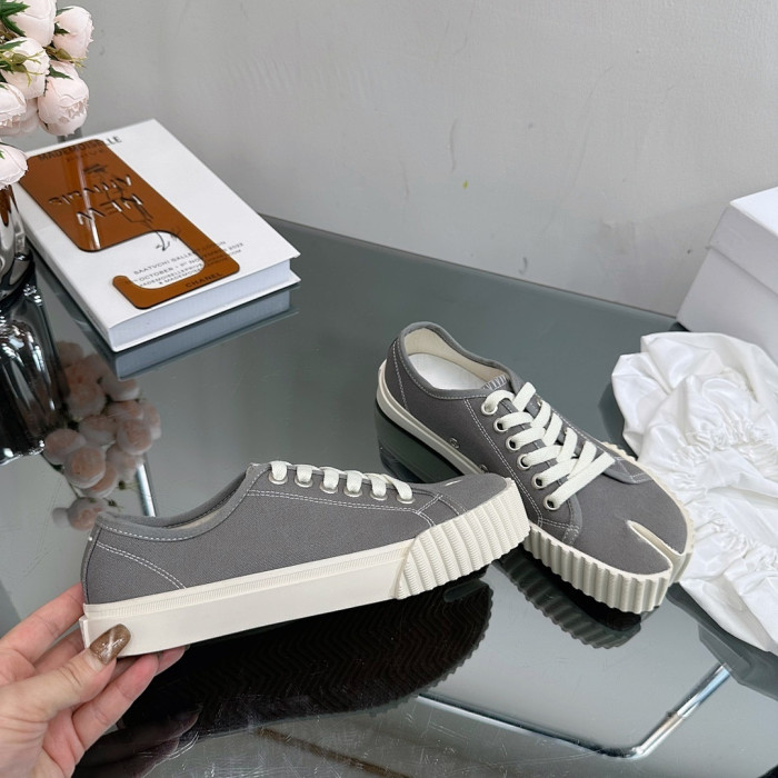 Ma1s0n Marg*e1a CALFSKIN S57WS0371