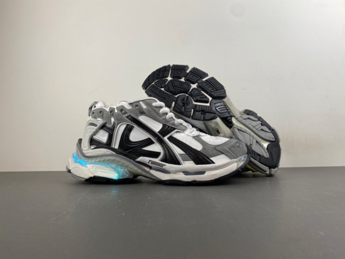 Ba1en*iaga Runner LED sneaker WRNLD 9012