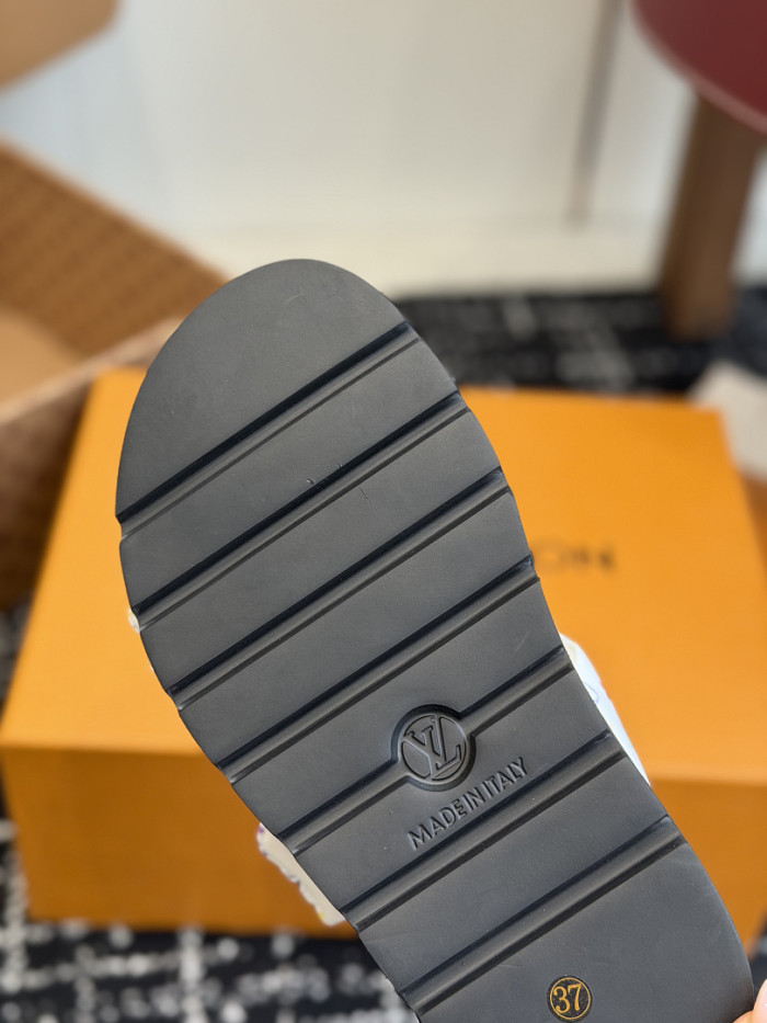 L&V sandal 257