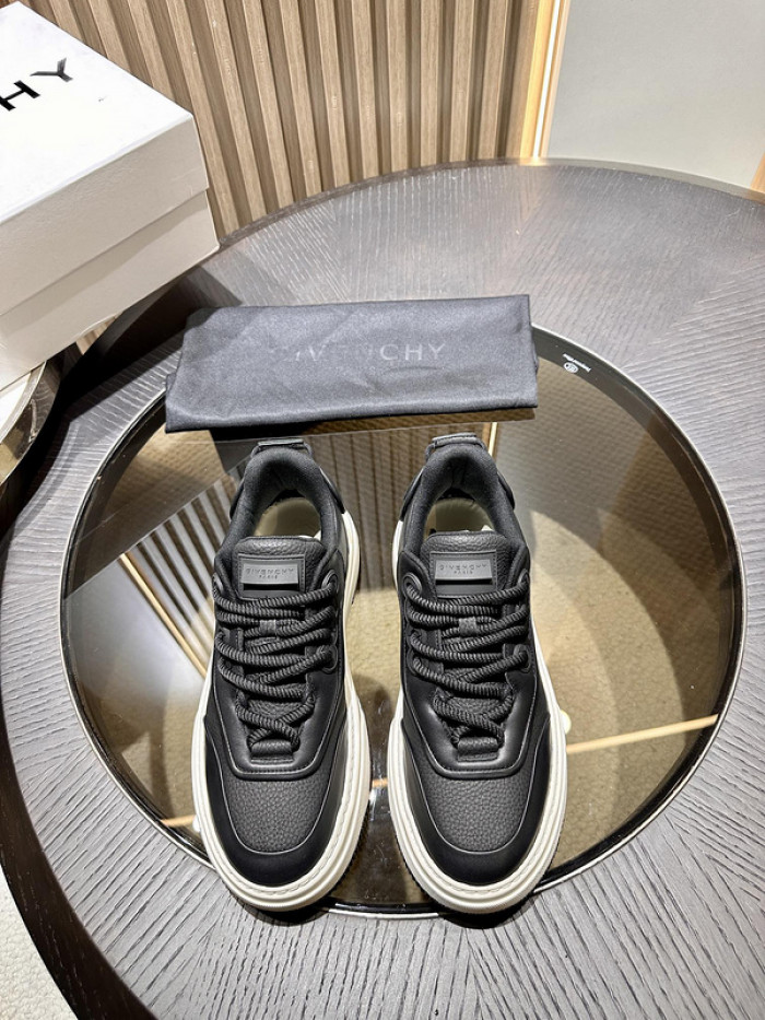 Givenchy Sneakers 660022