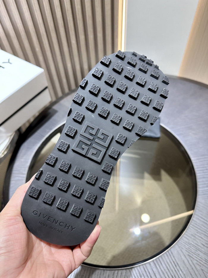 Givenchy Sneakers 660037
