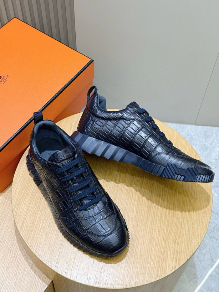 H**me5 snekaers hm102