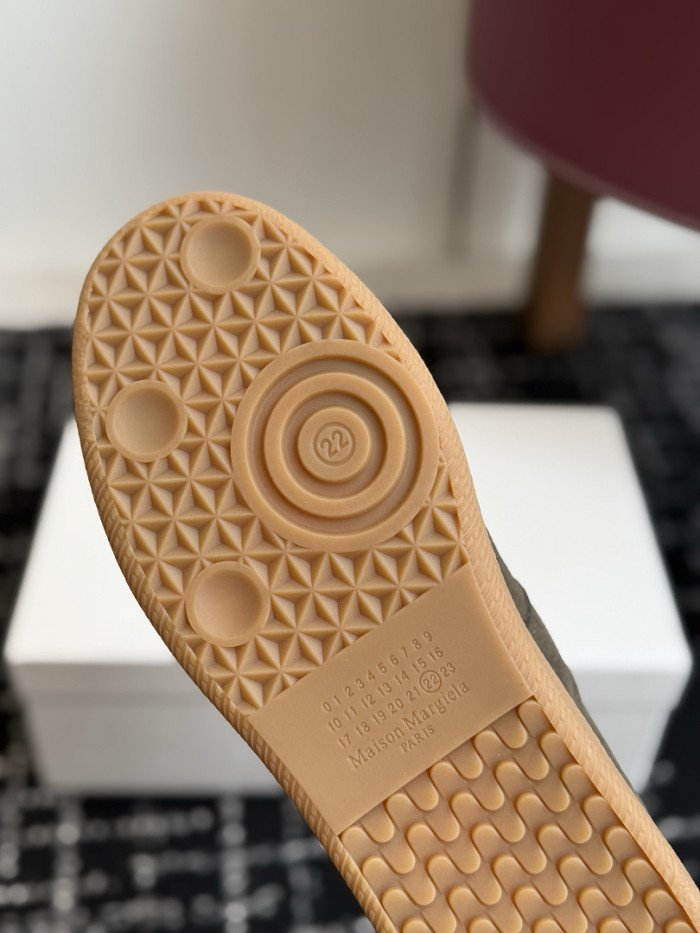 Ma1s0n Marg*e1a CALFSKIN S57WS0430