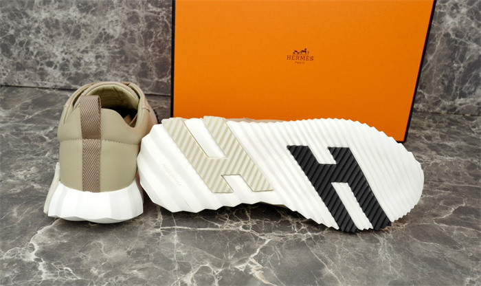 H**me5 snekaers hm009