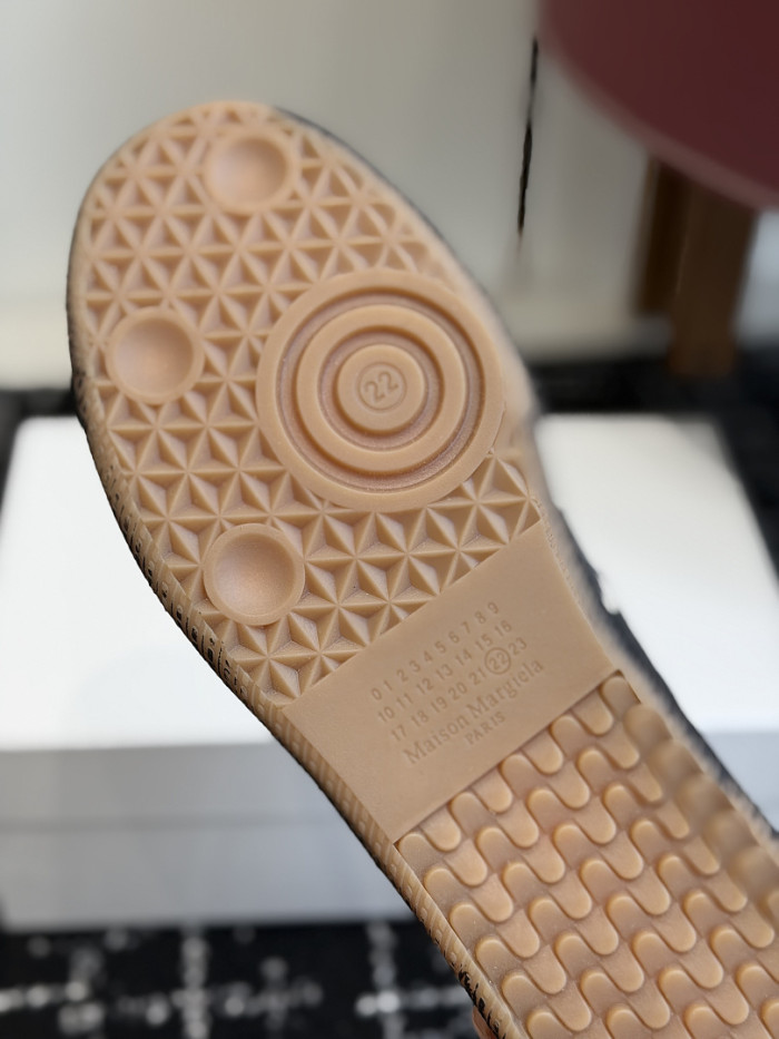 Ma1s0n Marg*e1a CALFSKIN S57WS0377