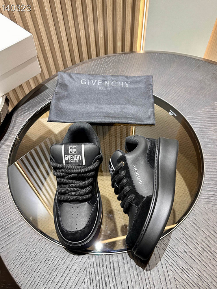 Givenchy Sneakers 660018