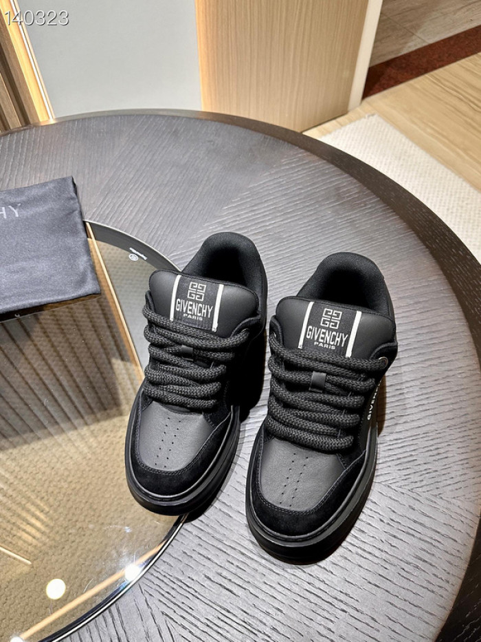 Givenchy Sneakers 660018