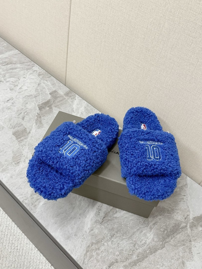 Balenciag* Sandal BS117