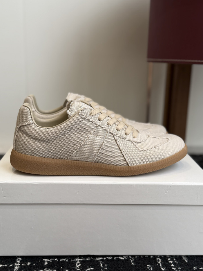 Ma1s0n Marg*e1a CALFSKIN S57WS0442