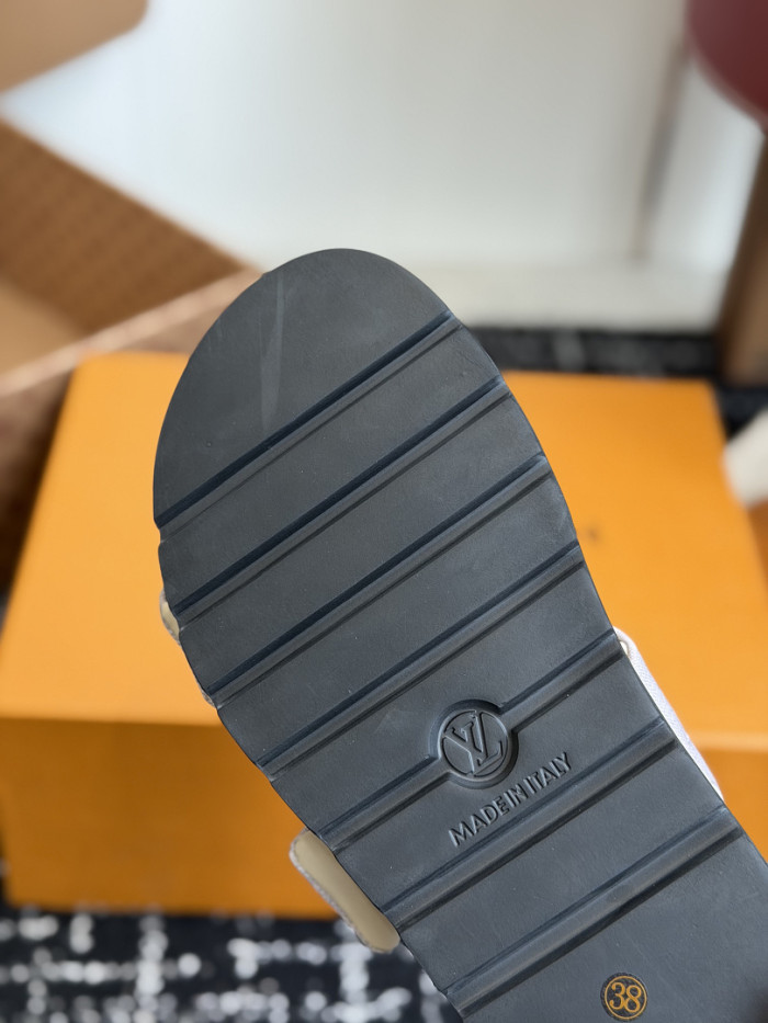L&V sandal 256