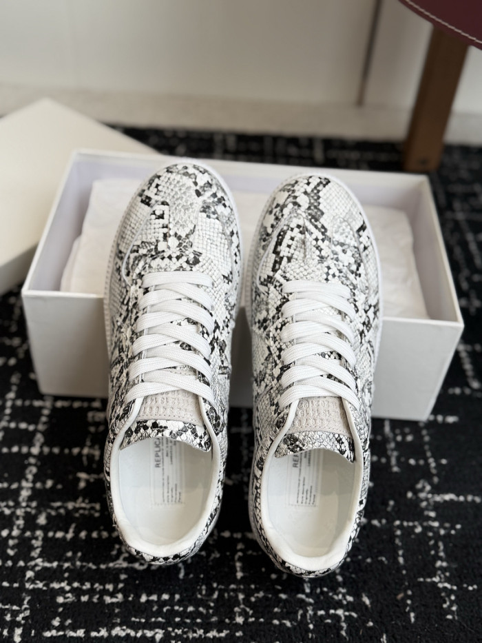 Ma1s0n Marg*e1a CALFSKIN S57WS0423