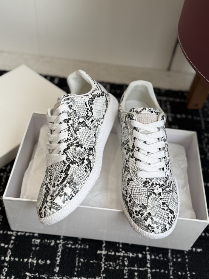 Ma1s0n Marg*e1a CALFSKIN S57WS0423