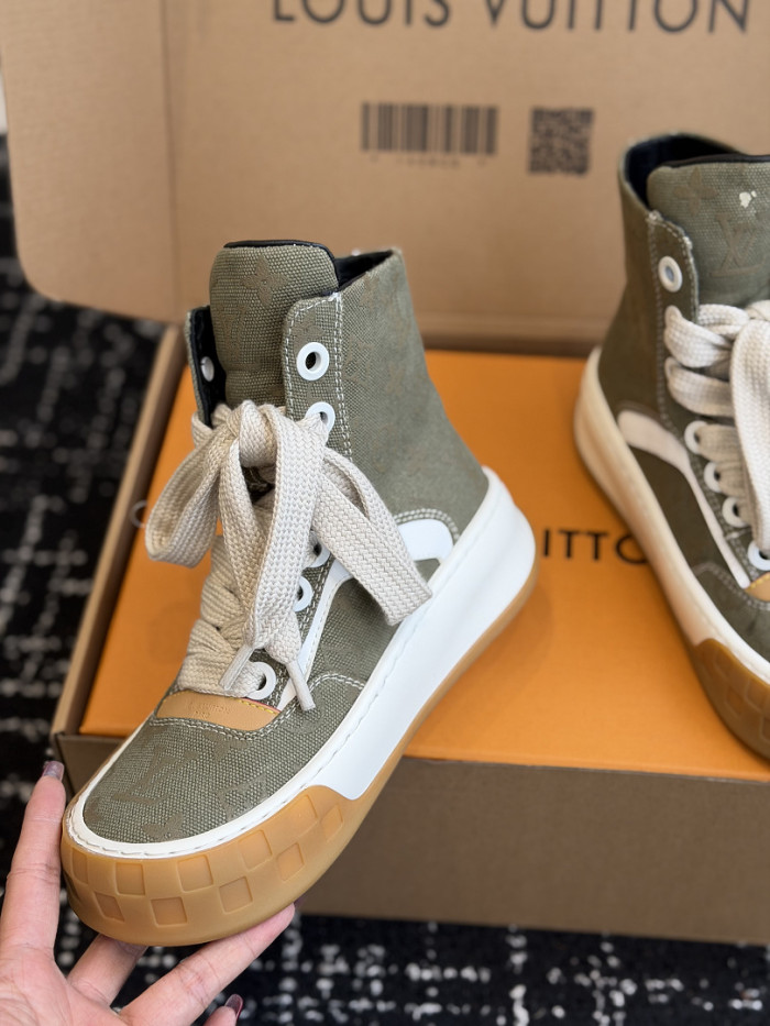 LV sneakers L0000856