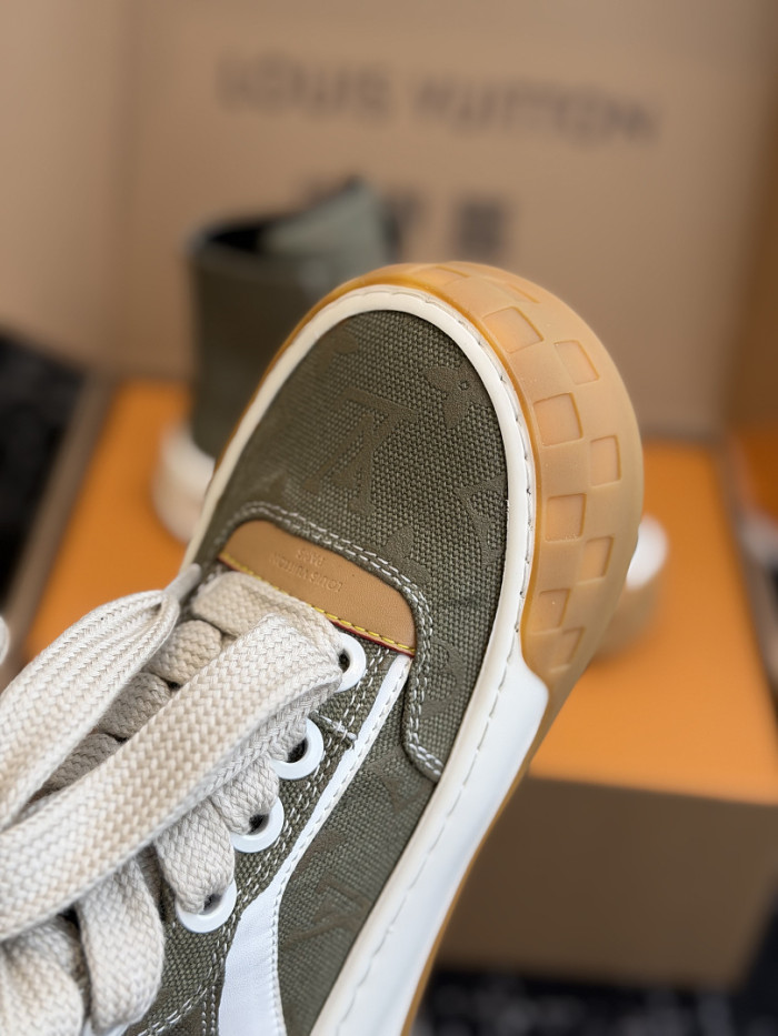 LV sneakers L0000856