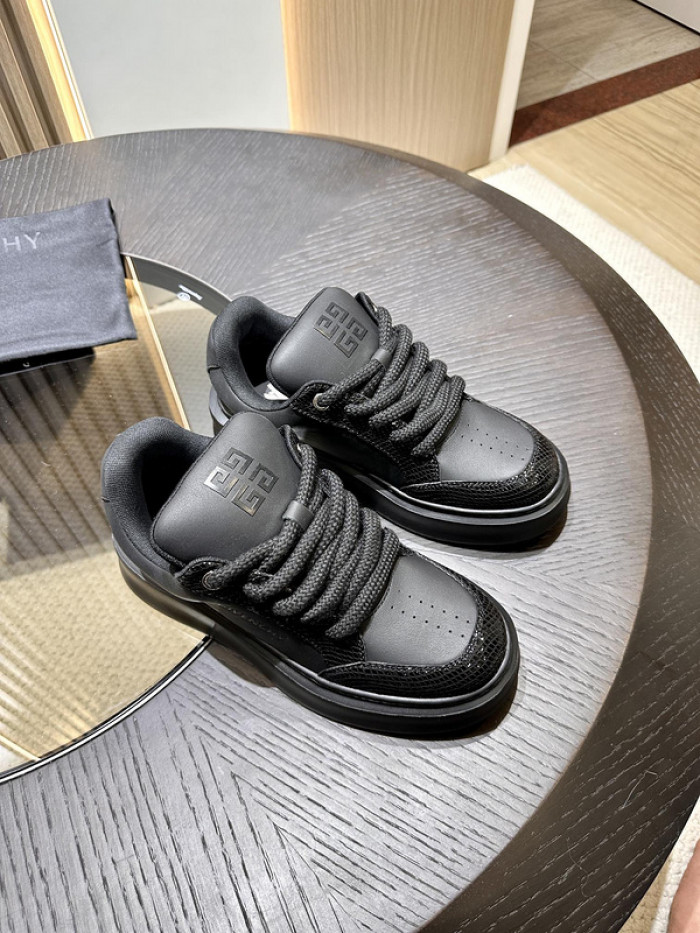 Givenchy Sneakers 660017
