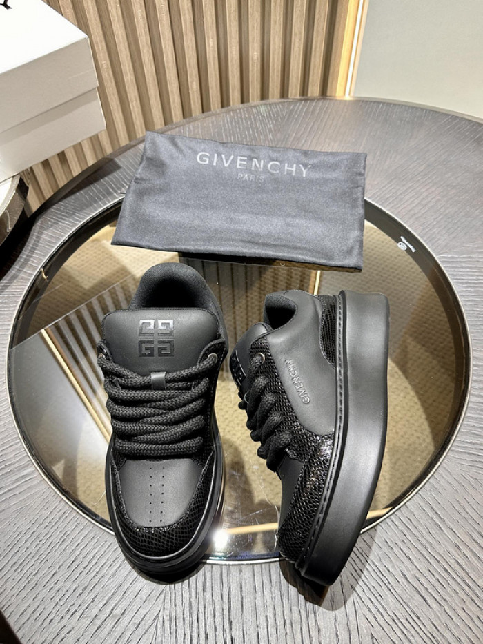 Givenchy Sneakers 660017