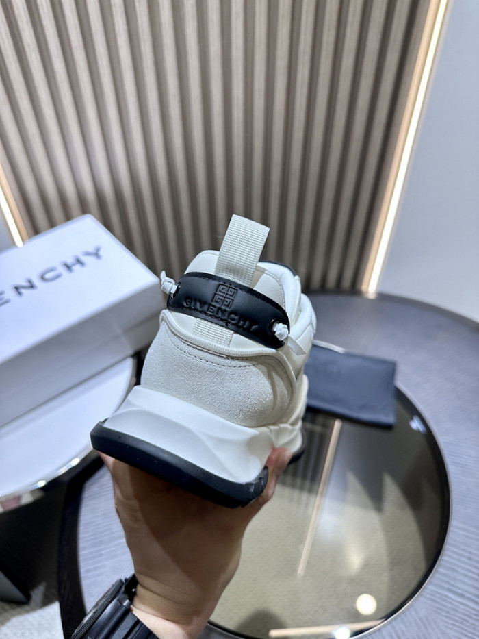 Givenchy Sneakers 660061