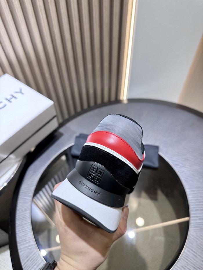 Givenchy Sneakers 660038