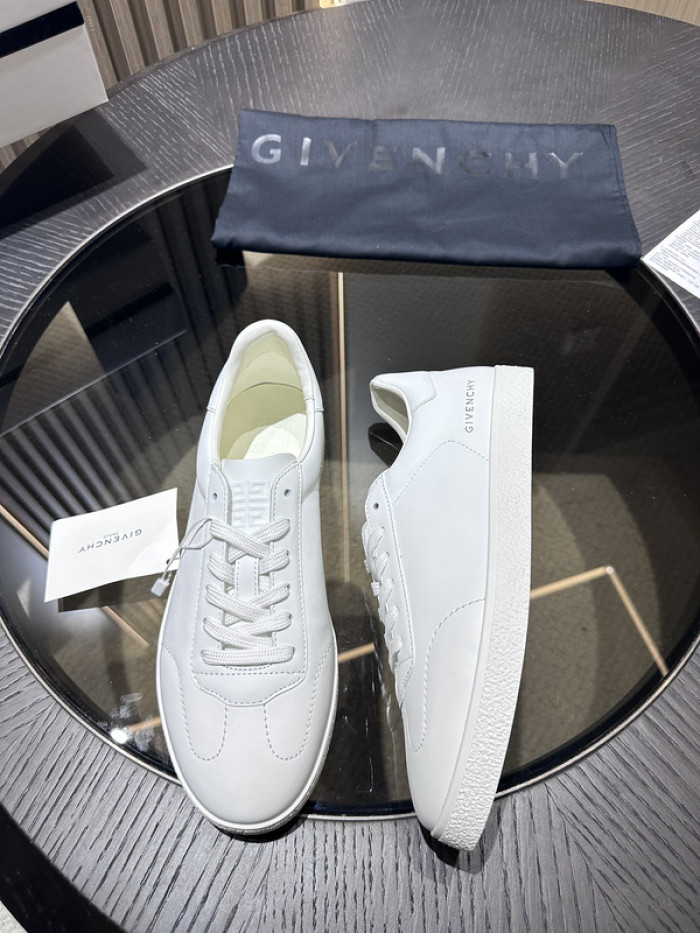 Givenchy Sneakers 660043