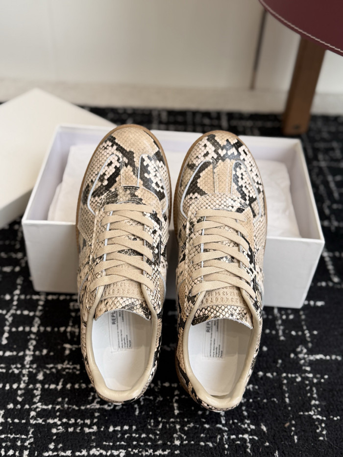 Ma1s0n Marg*e1a CALFSKIN S57WS0424