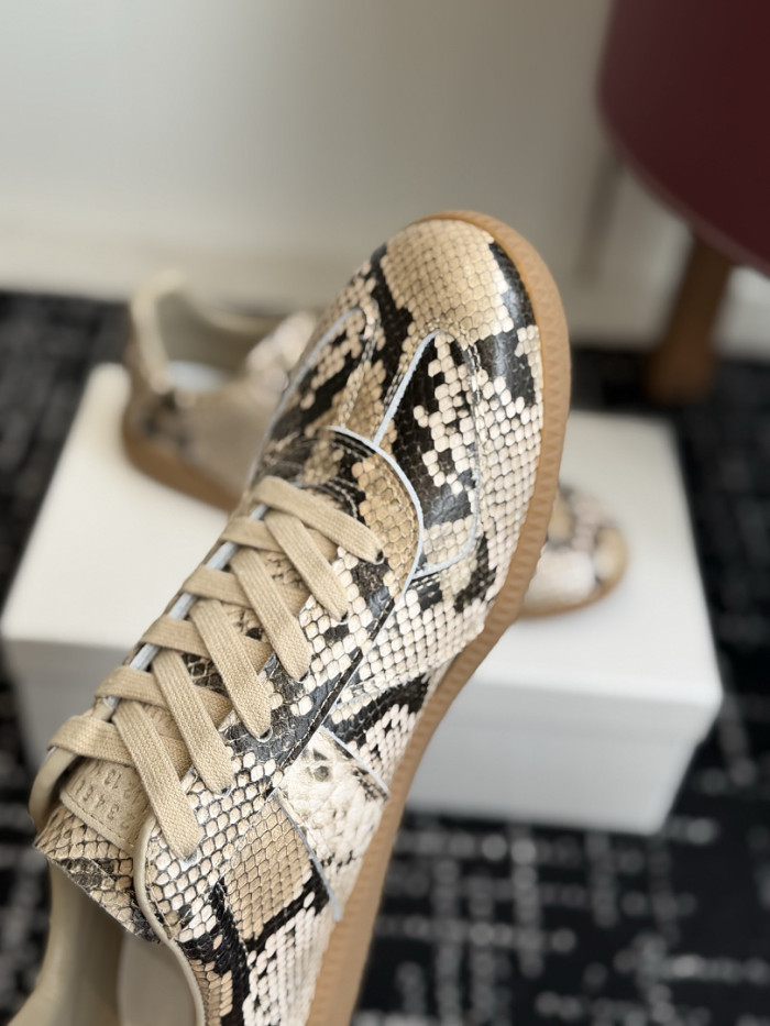 Ma1s0n Marg*e1a CALFSKIN S57WS0424