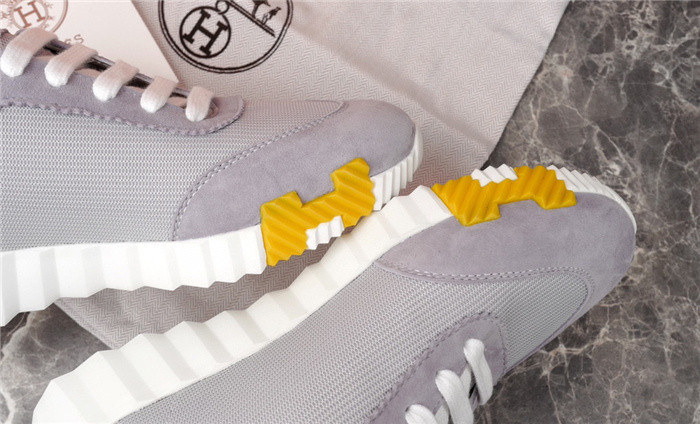 H**me5 snekaers hm024