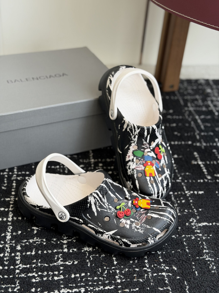 Balenciag* Sandal BS125