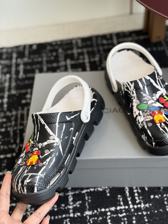 Balenciag* Sandal BS125