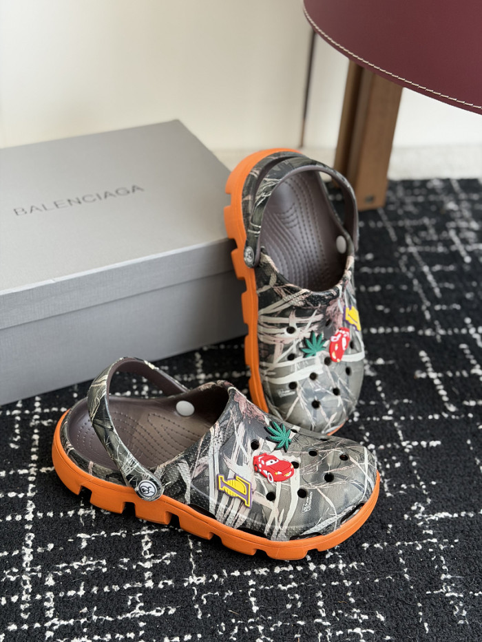 Balenciag* Sandal BS126