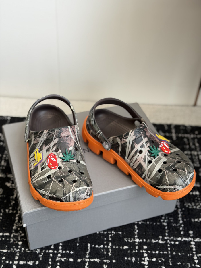Balenciag* Sandal BS126