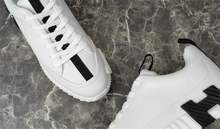 H**me5 snekaers hm003