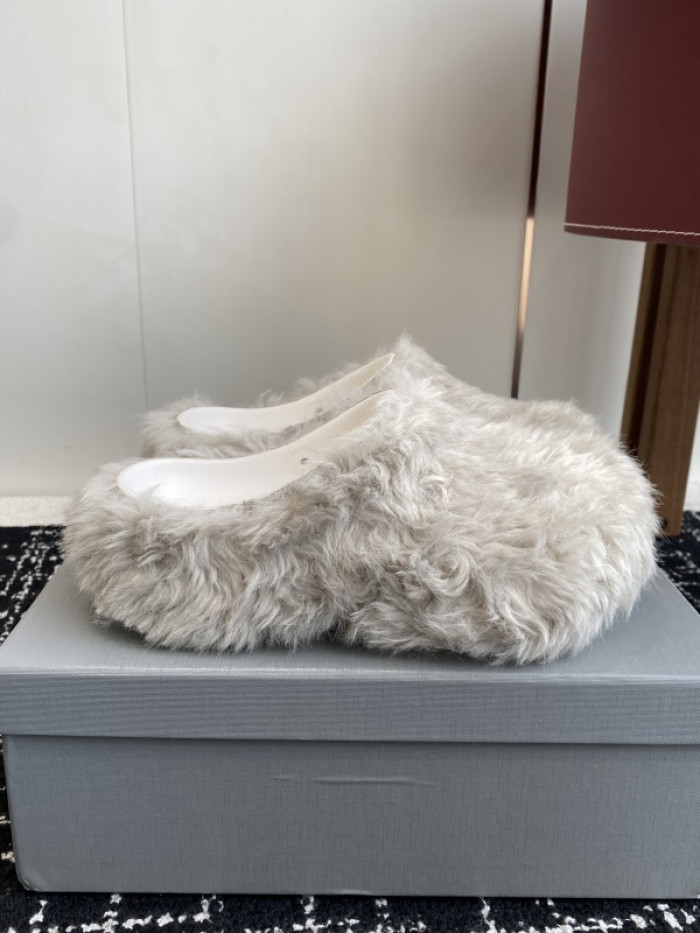 Balenciag* Sandal BS111