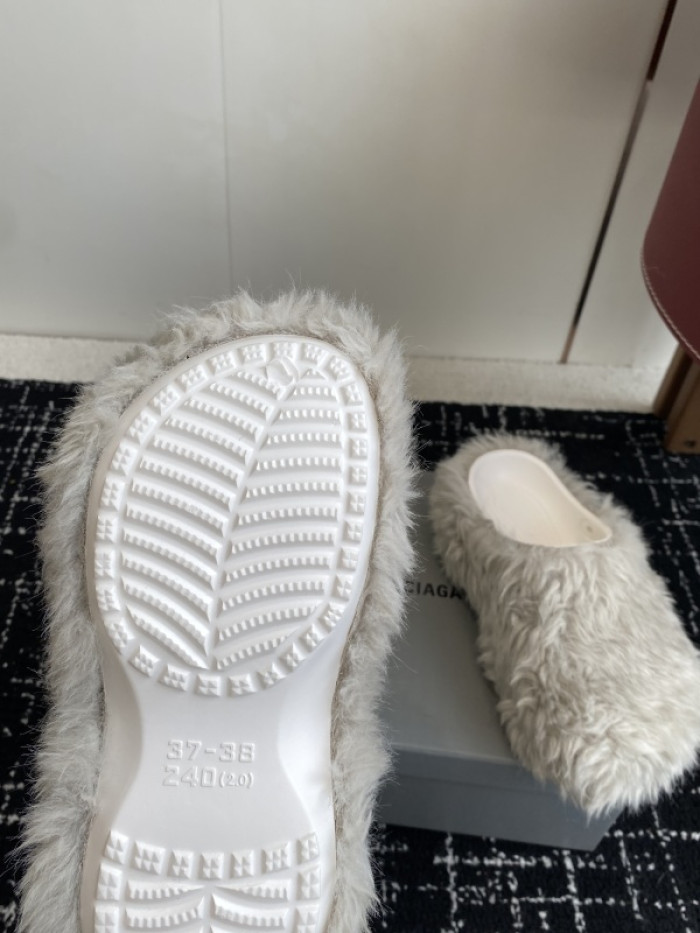 Balenciag* Sandal BS111