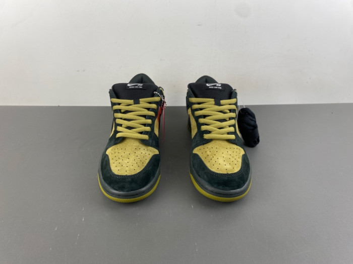 Nike SB Dunk Low 94 Camper Green HQ8487-300