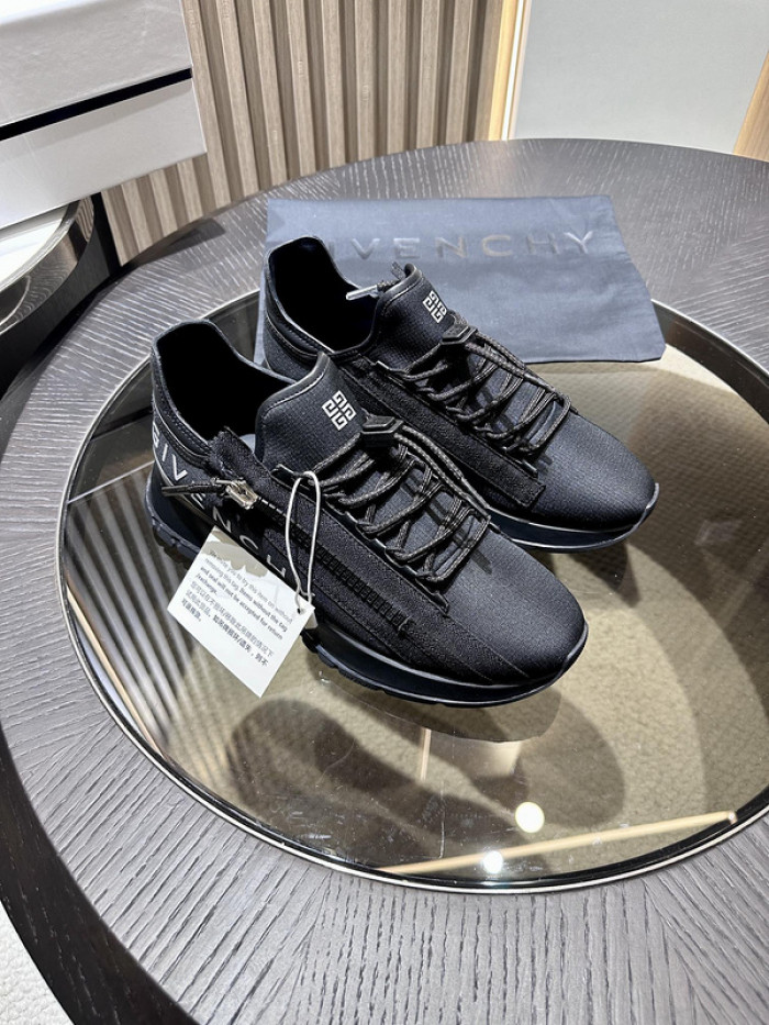 Givenchy Sneakers 660041
